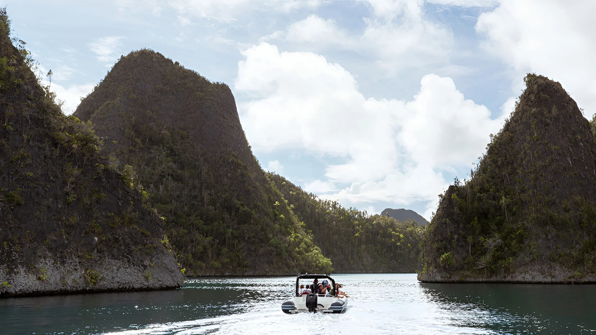 02_Discover-Luxury-Indonesia_Website_Tropical-Winter-Breeze_Banner