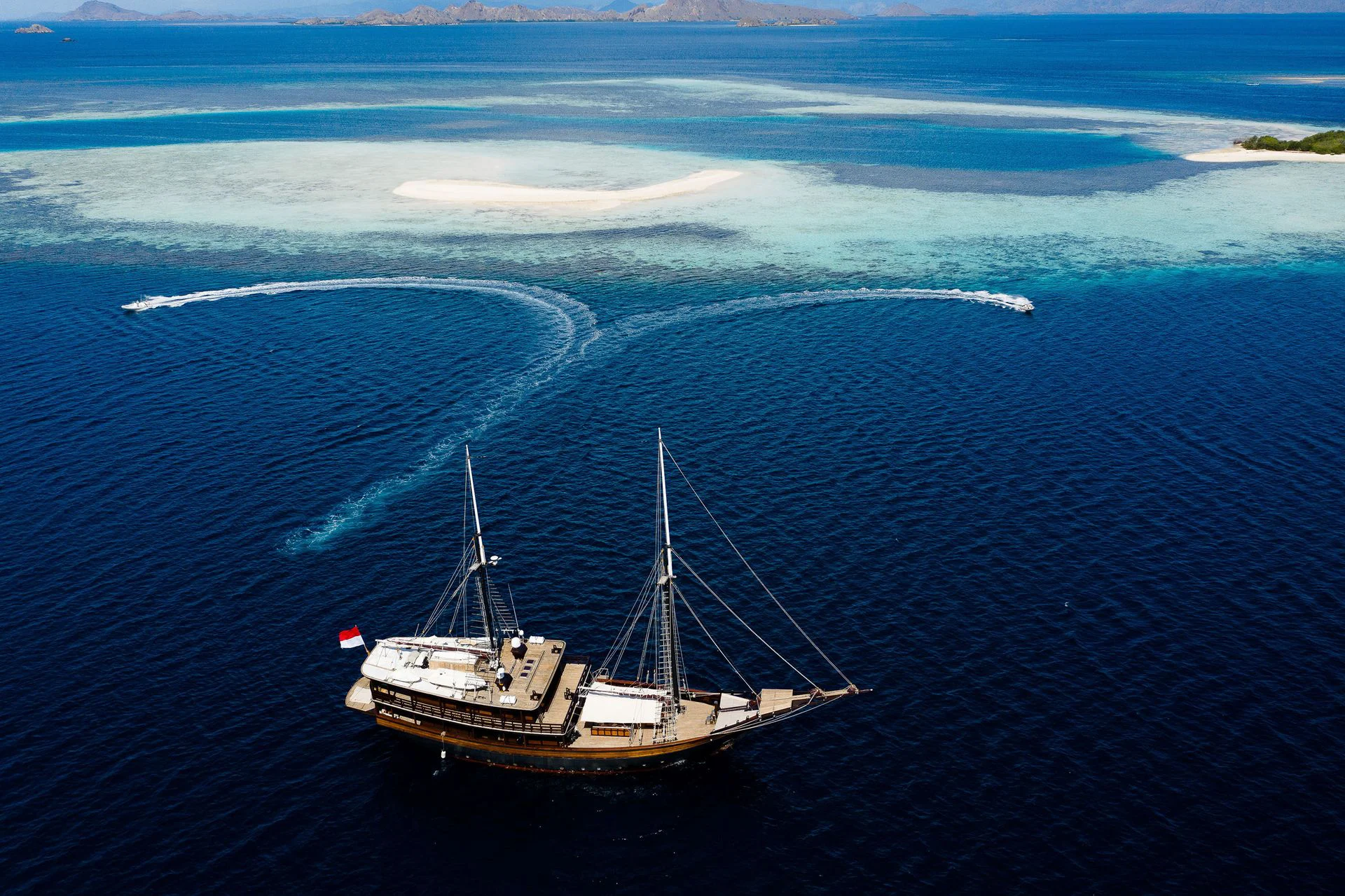 luxury yacht charter