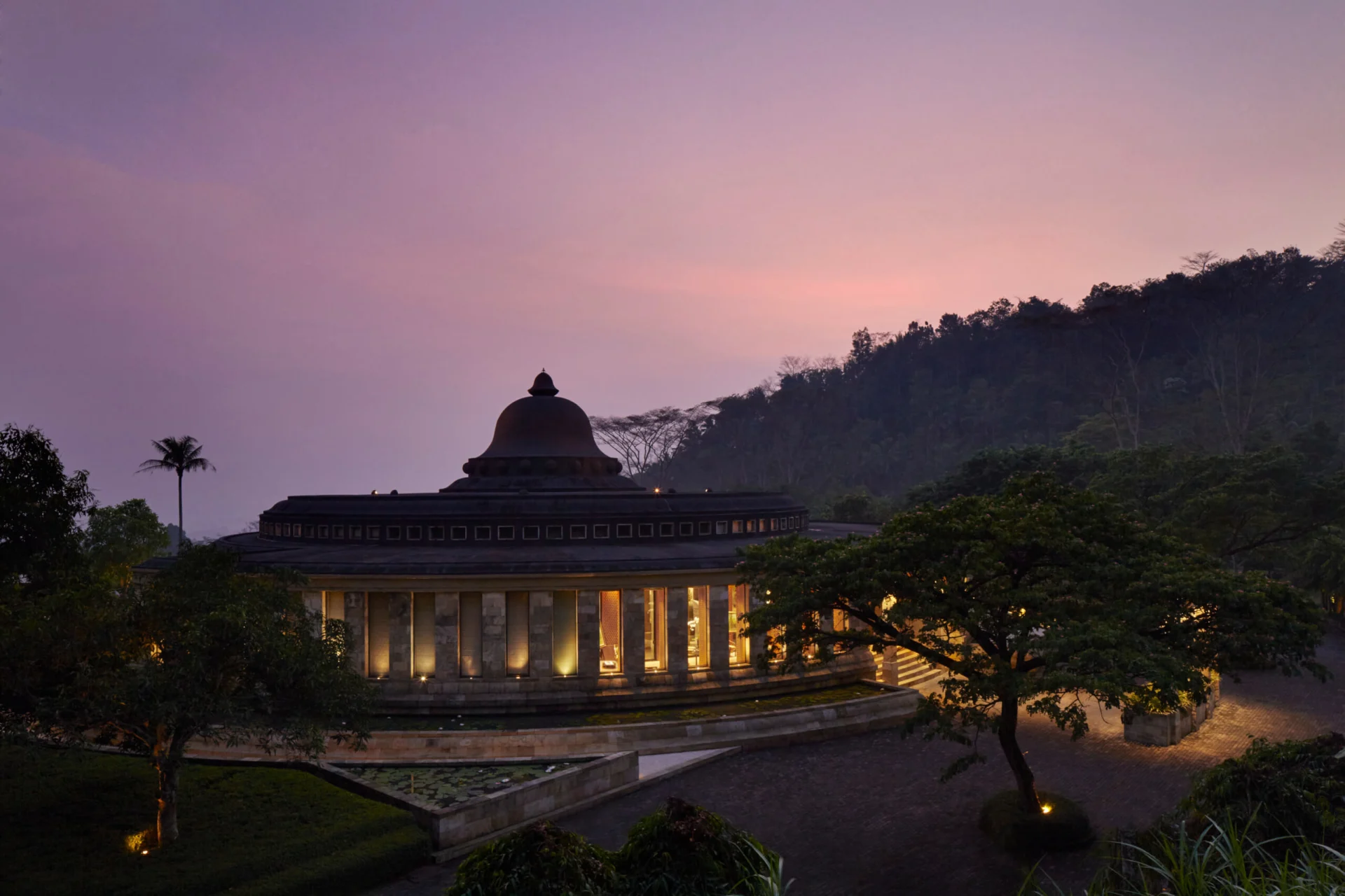 Amanjiwo Main Building in the evening