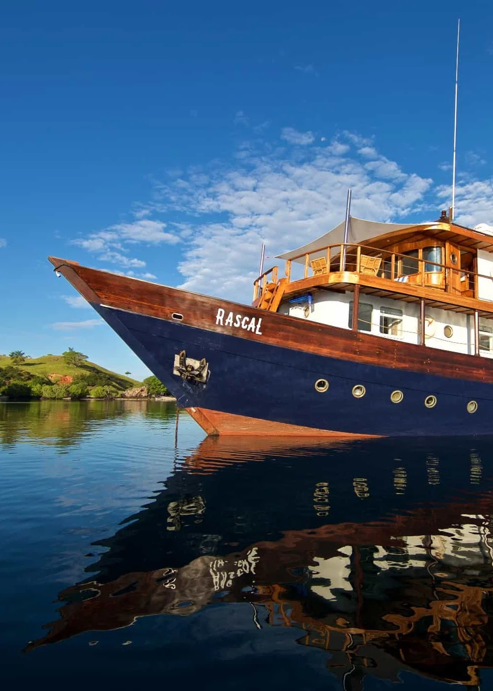 Exterior of the Rascal phinisi liveaboard at sea