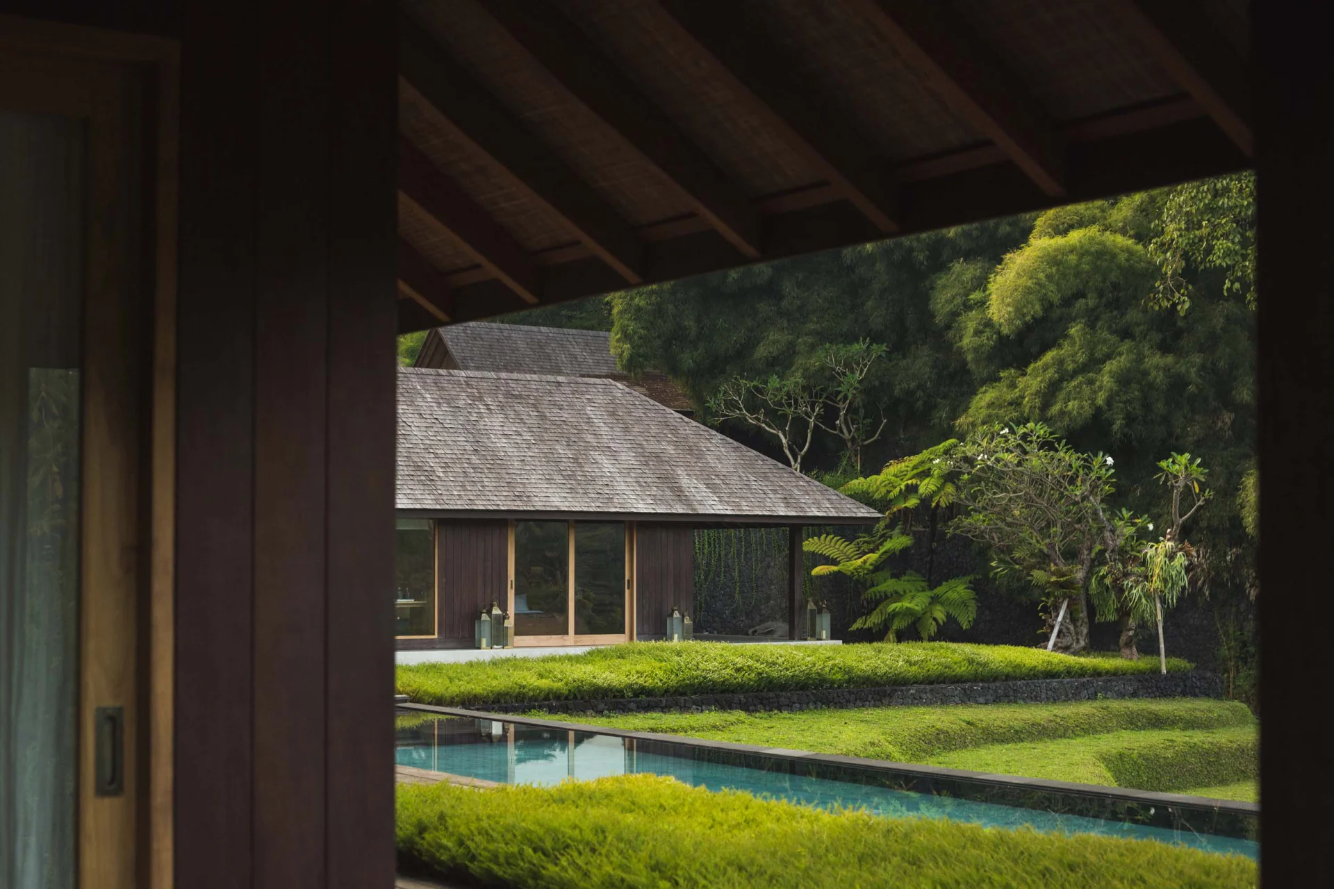 Villa surrounded by lush tropical jungle - Ubud