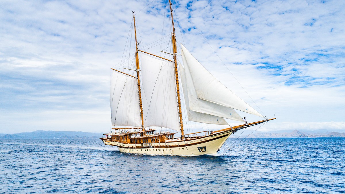 02_Discover-Luxury-Indonesia_Website_Liveaboard_Lamima_Banner