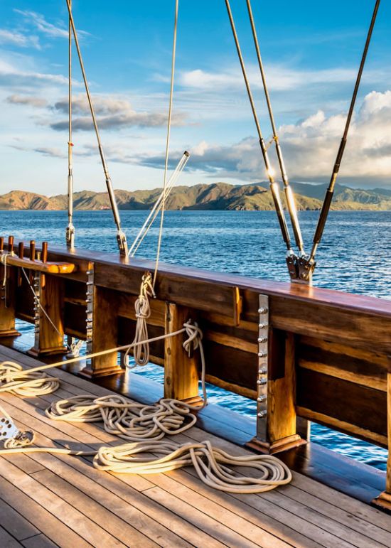 03_Discover-Luxury-Indonesia_Website_Liveaboard_Lamima_Main-Image-for-Overview