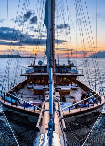 04_Discover-Luxury-Indonesia_Website_Liveaboard_Lamima_Second-Image-for-Overview