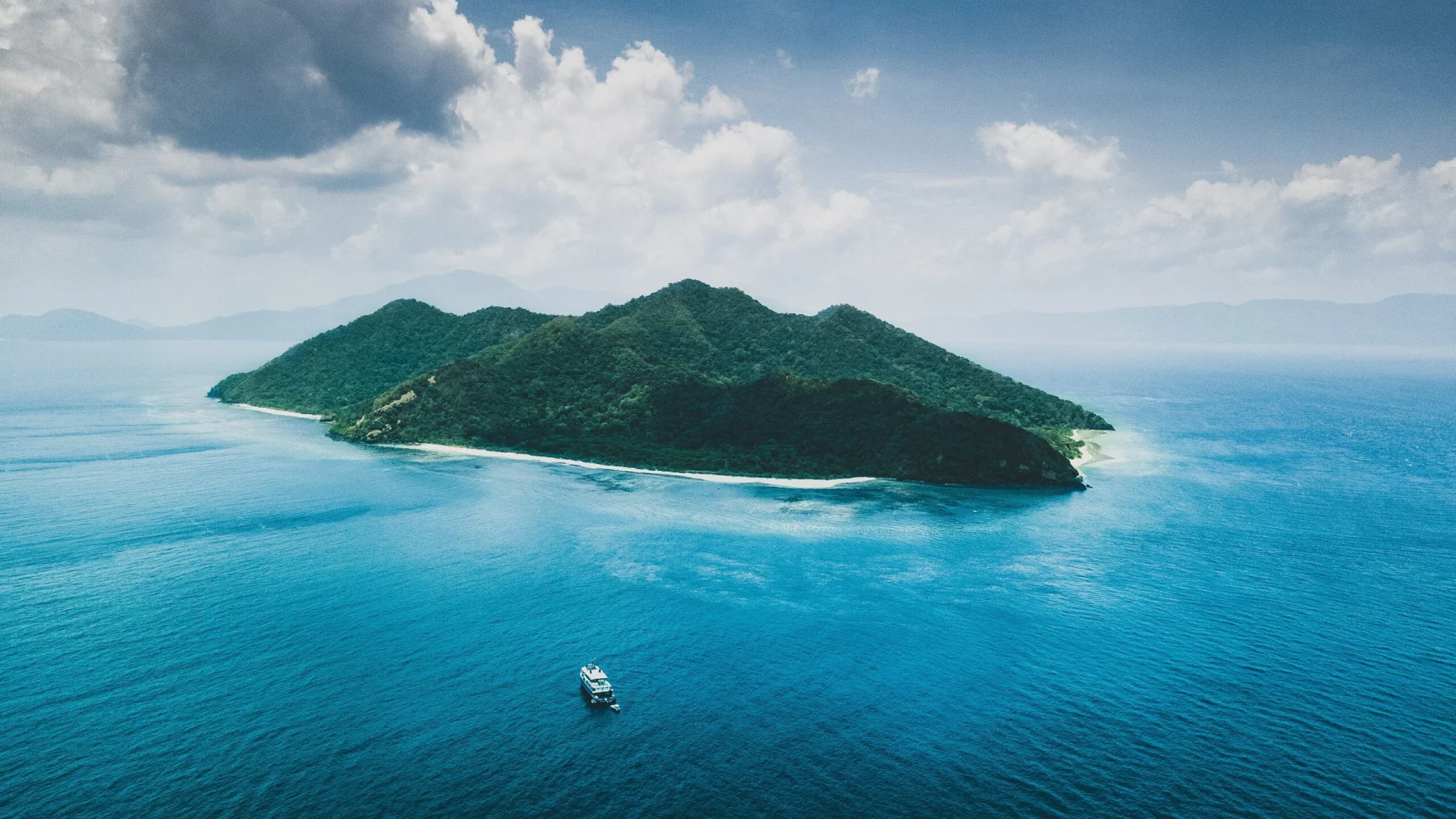 02_Discover-Luxury-Indonesia_Website_The-Lost-of-Spice-Islands-Diving_Banner